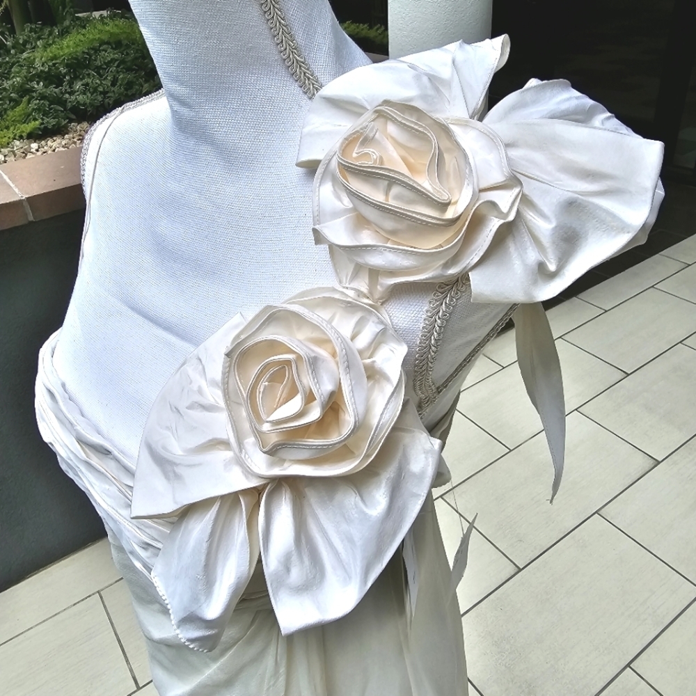 Vintage Teri Jon ✦ Ivory Silk Formal Dress ✦ Handmade Roses Babydoll Silhouette - Picture 6 of 17